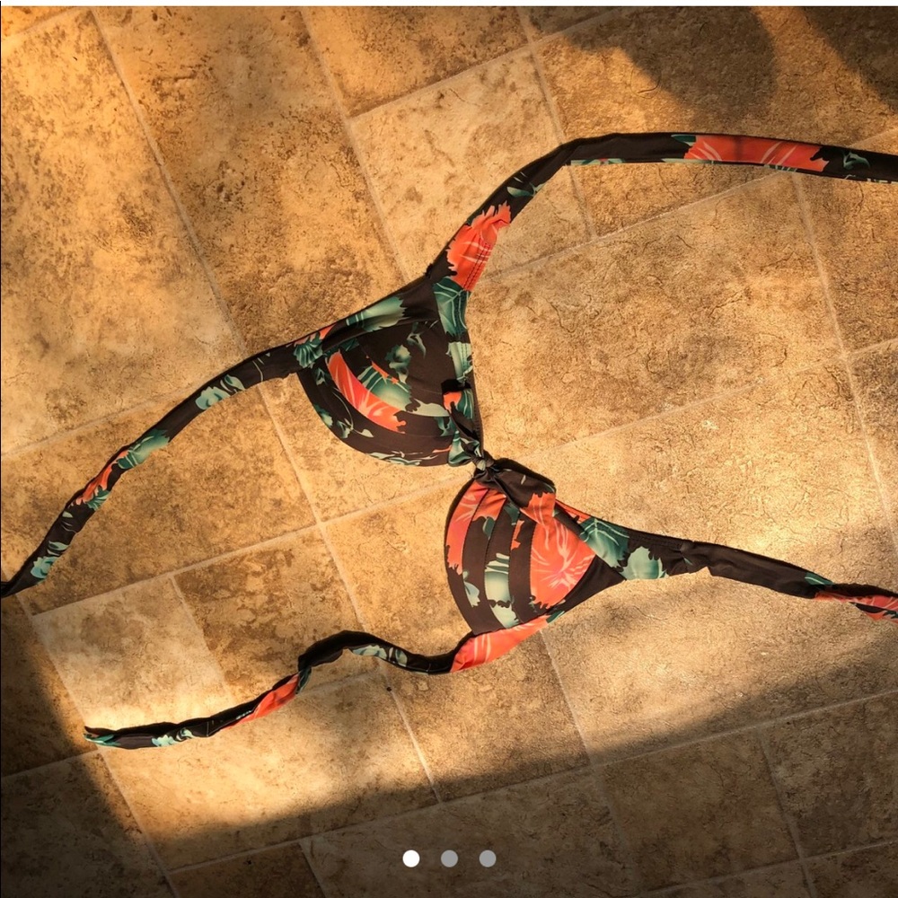 FLORAL BIKINI TOP